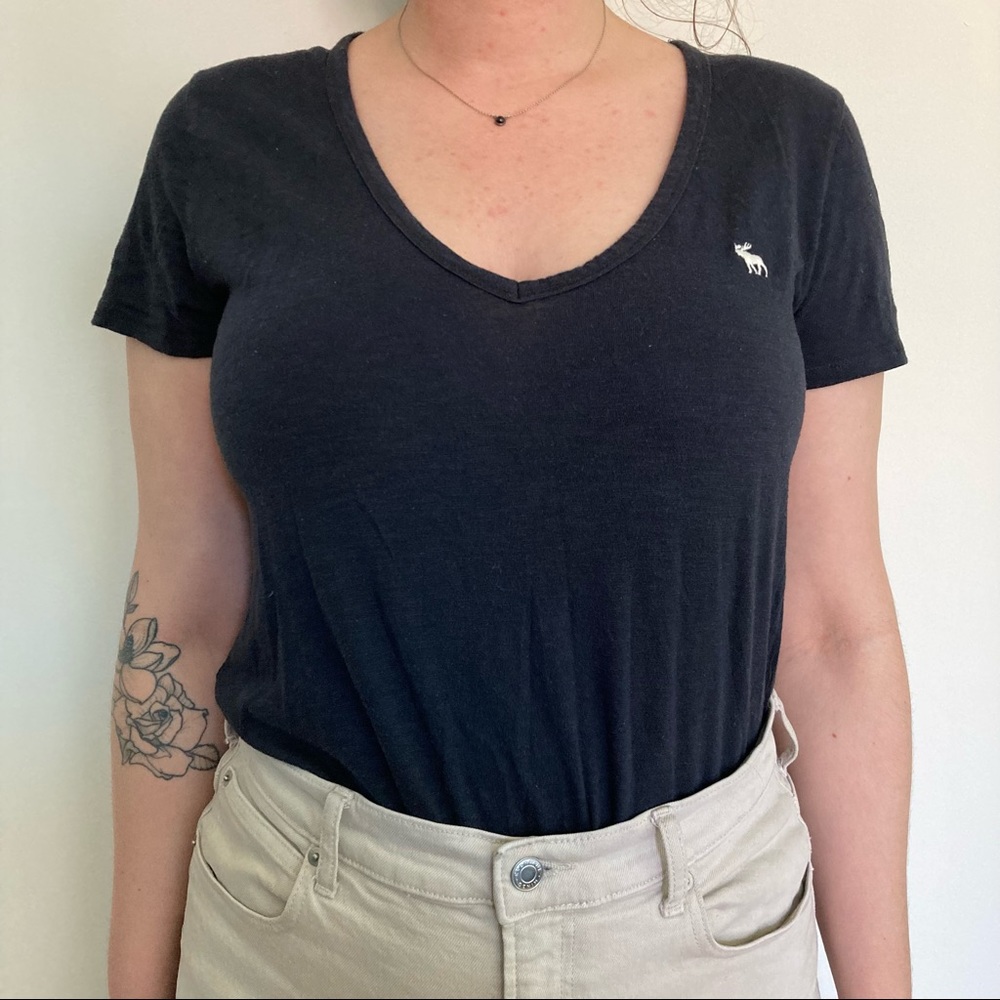 Abercrombie & Fitch Curved Hem V Neck Tee